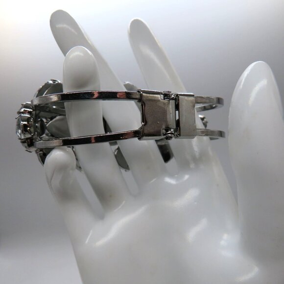 Vera Wang Bracelet Silver Tone Large Faceted Rhinestone Cluster Statement Bangle - Picture 10 of 16